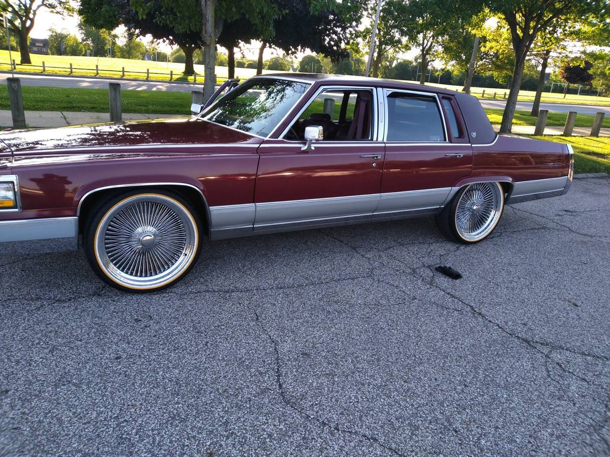 Cadillac-fleetwood-brougham-1990-red