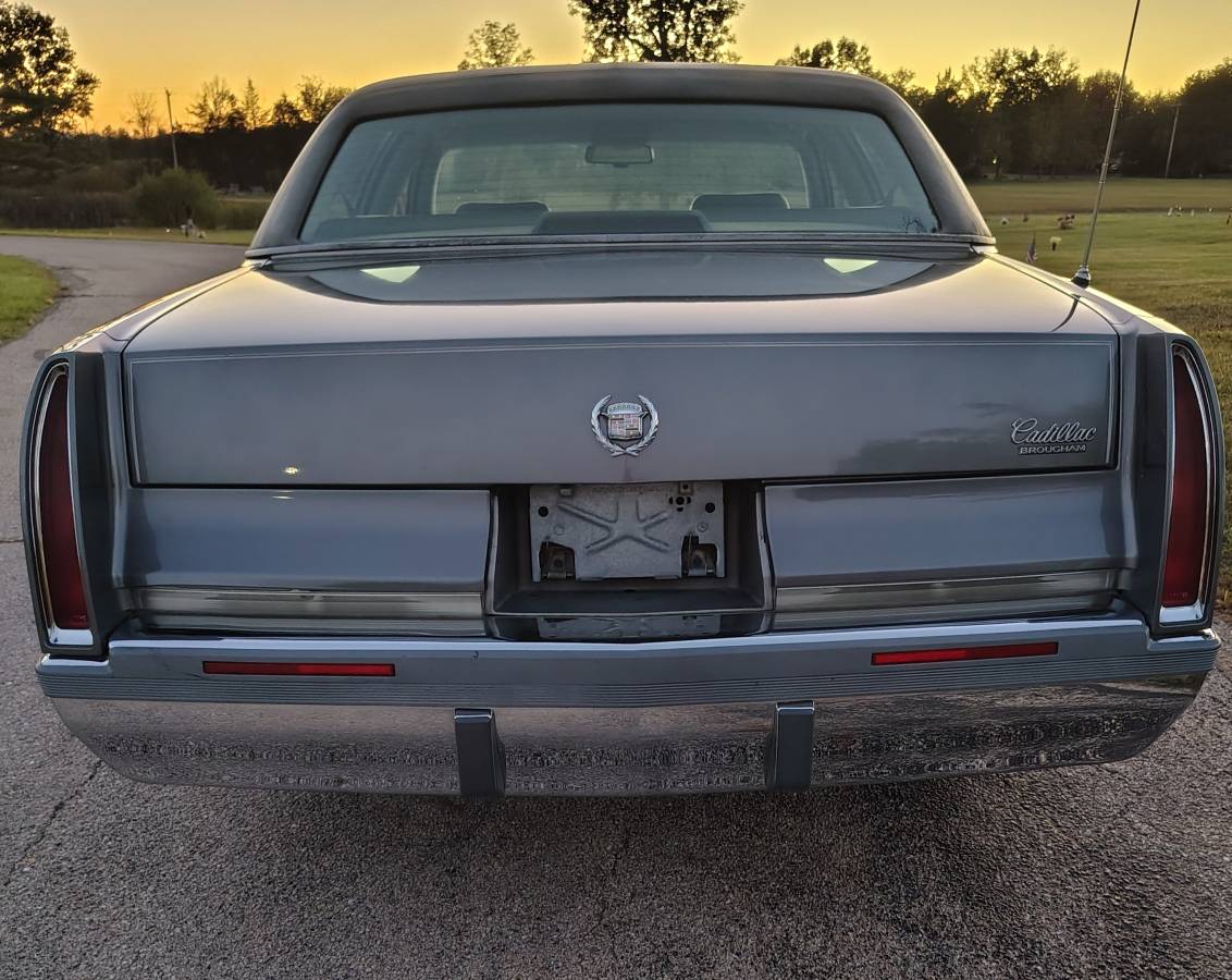 Cadillac-fleetwood-brougham-1993-grey-7