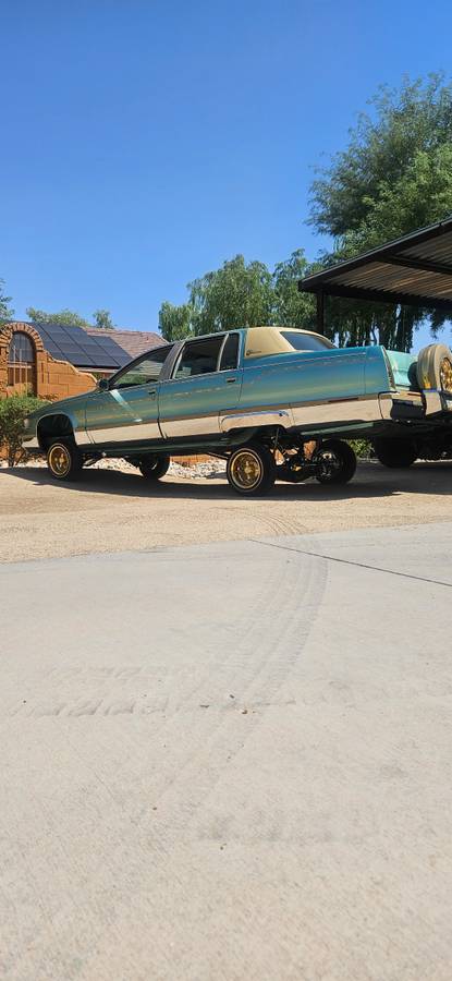 Cadillac-fleetwood-brougham-1995-custom-10