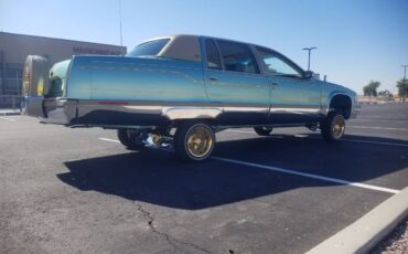 Cadillac-fleetwood-brougham-1995-custom-11