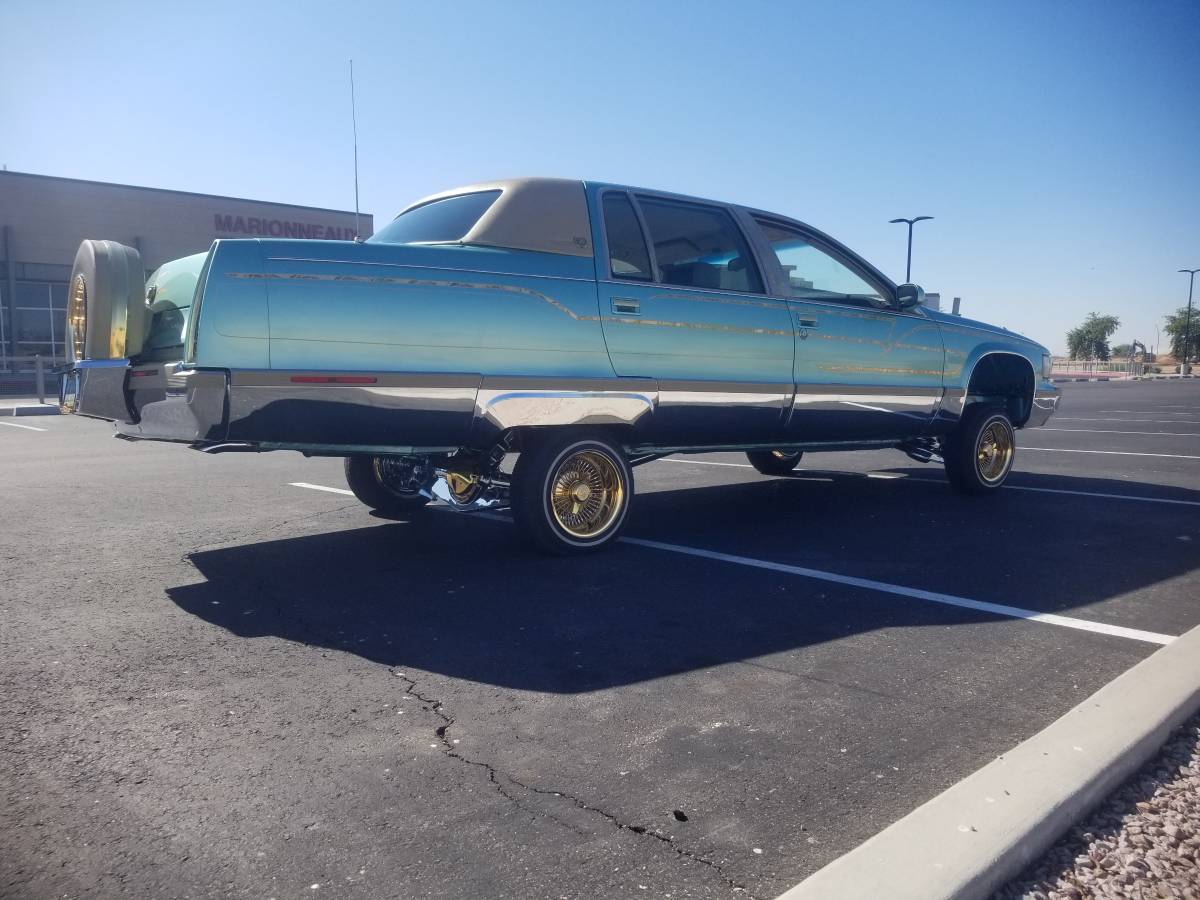 Cadillac-fleetwood-brougham-1995-custom-11