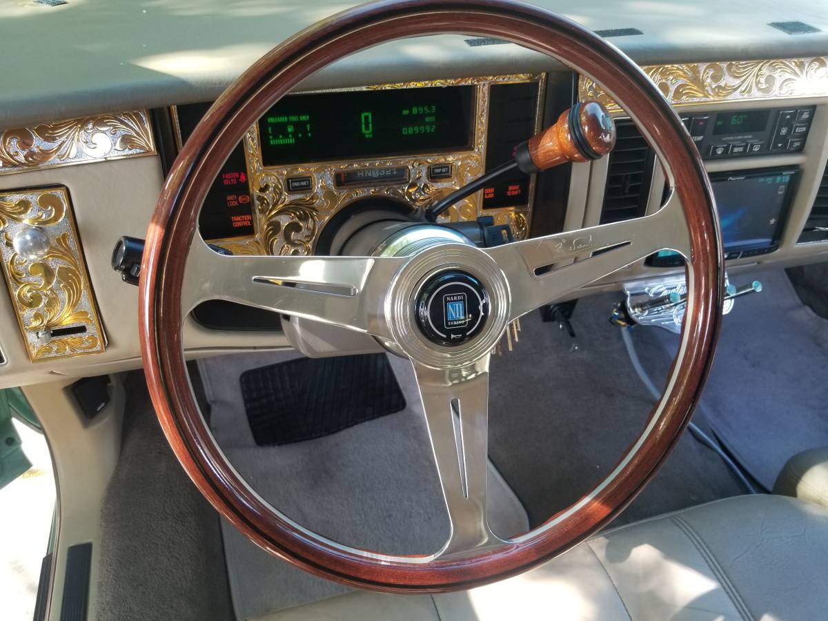 Cadillac-fleetwood-brougham-1995-custom-17