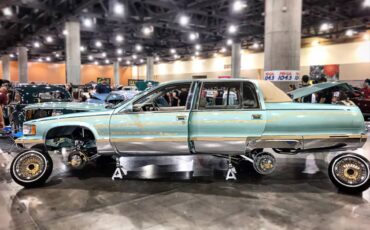 Cadillac-fleetwood-brougham-1995-custom-9