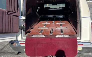 Cadillac-fleetwood-brougham-1995-white-3