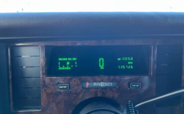 Cadillac-fleetwood-brougham-1995-white-4