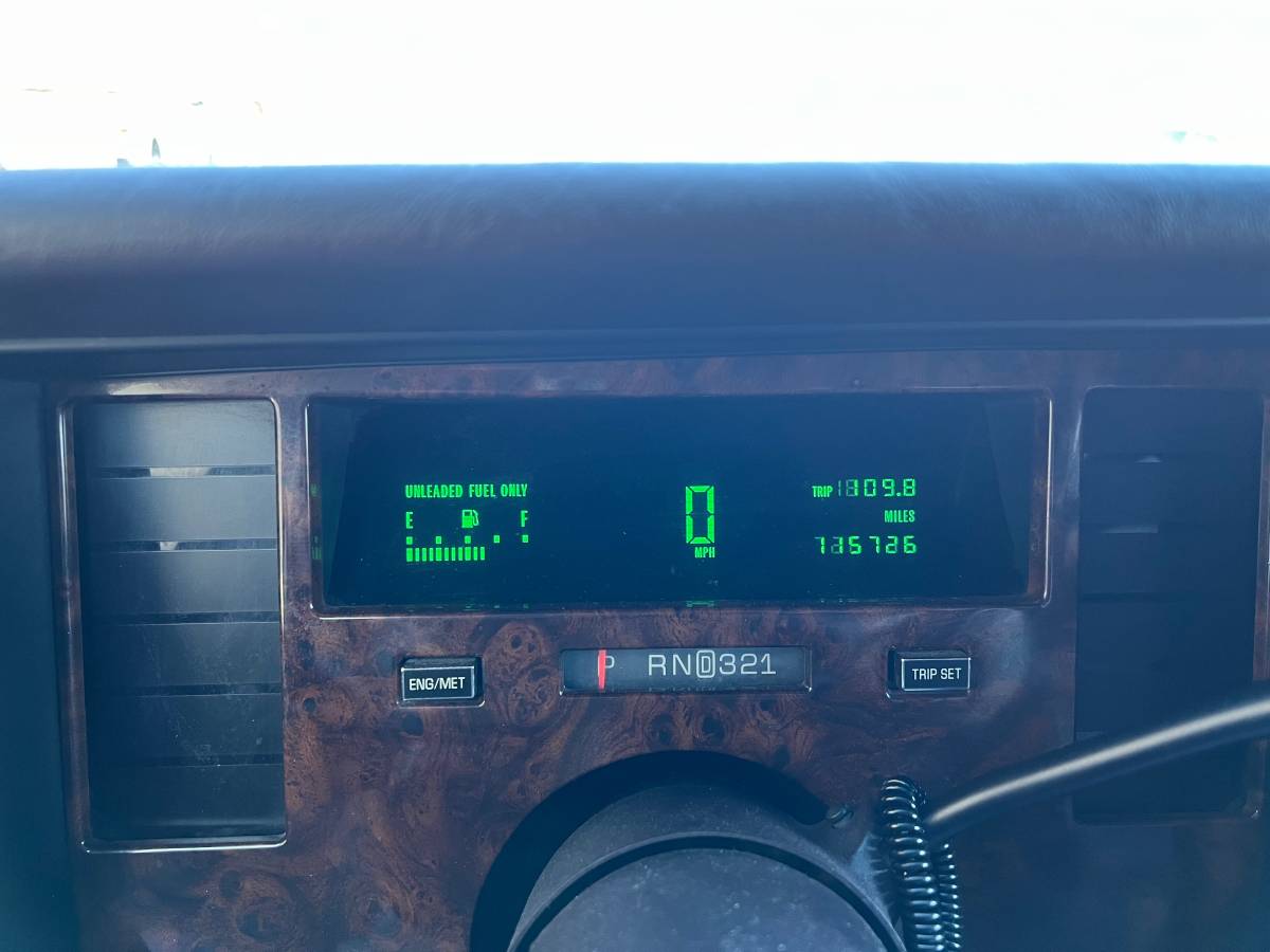 Cadillac-fleetwood-brougham-1995-white-4