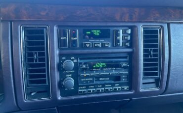 Cadillac-fleetwood-brougham-1995-white-5