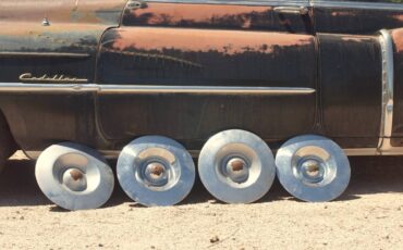 Cadillac-sedan-1953-black-11