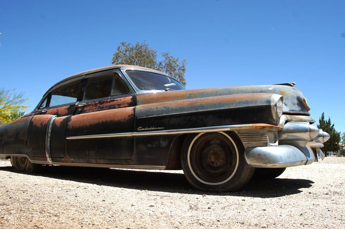 Cadillac-sedan-1953-black-2