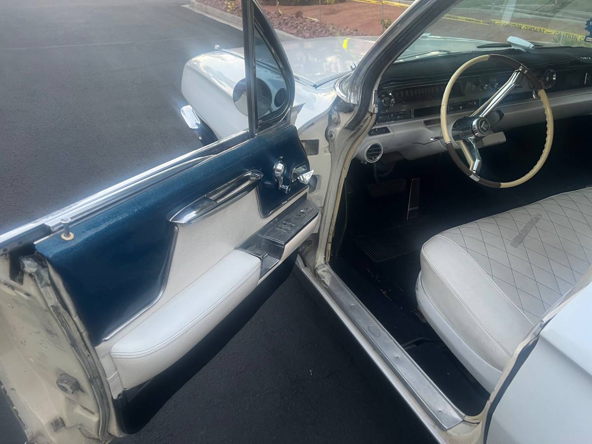 Cadillac-sedan-deville-1962-white-1