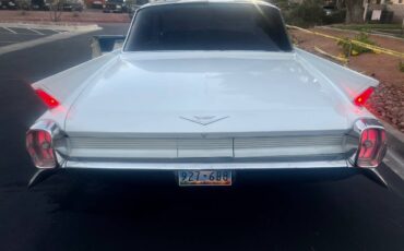 Cadillac-sedan-deville-1962-white-10