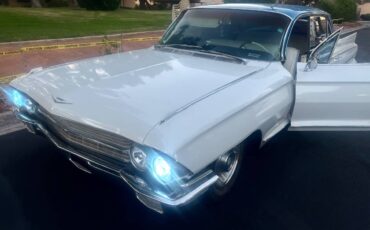 Cadillac-sedan-deville-1962-white-11