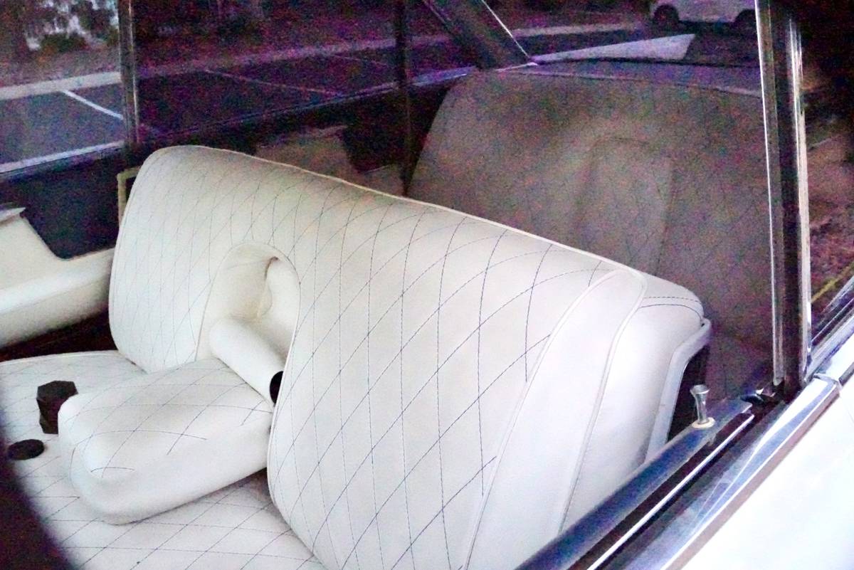 Cadillac-sedan-deville-1962-white-13