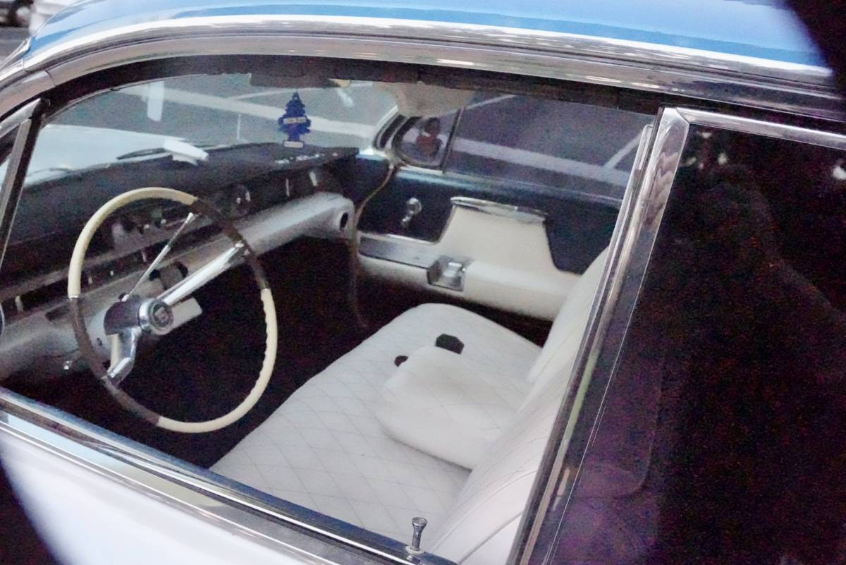 Cadillac-sedan-deville-1962-white-15