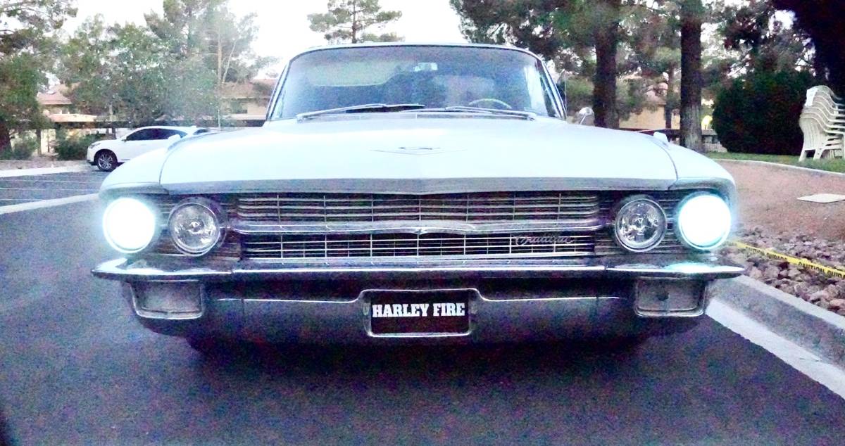 Cadillac-sedan-deville-1962-white-17