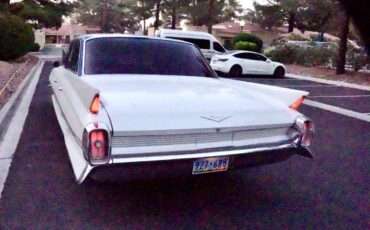 Cadillac-sedan-deville-1962-white-18