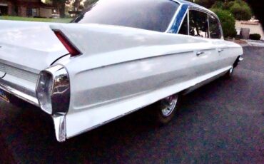 Cadillac-sedan-deville-1962-white-19