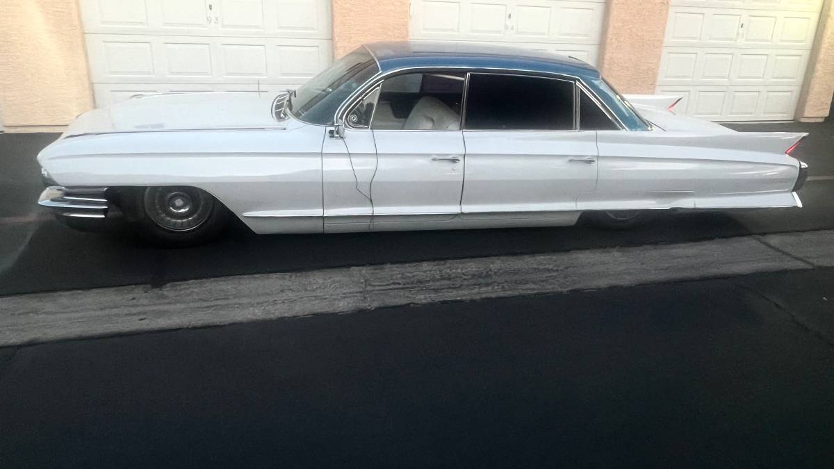 Cadillac-sedan-deville-1962-white-3