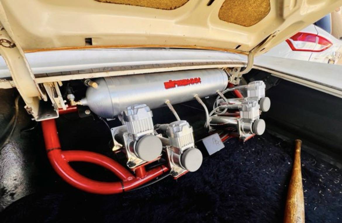 Cadillac-sedan-deville-1962-white-6