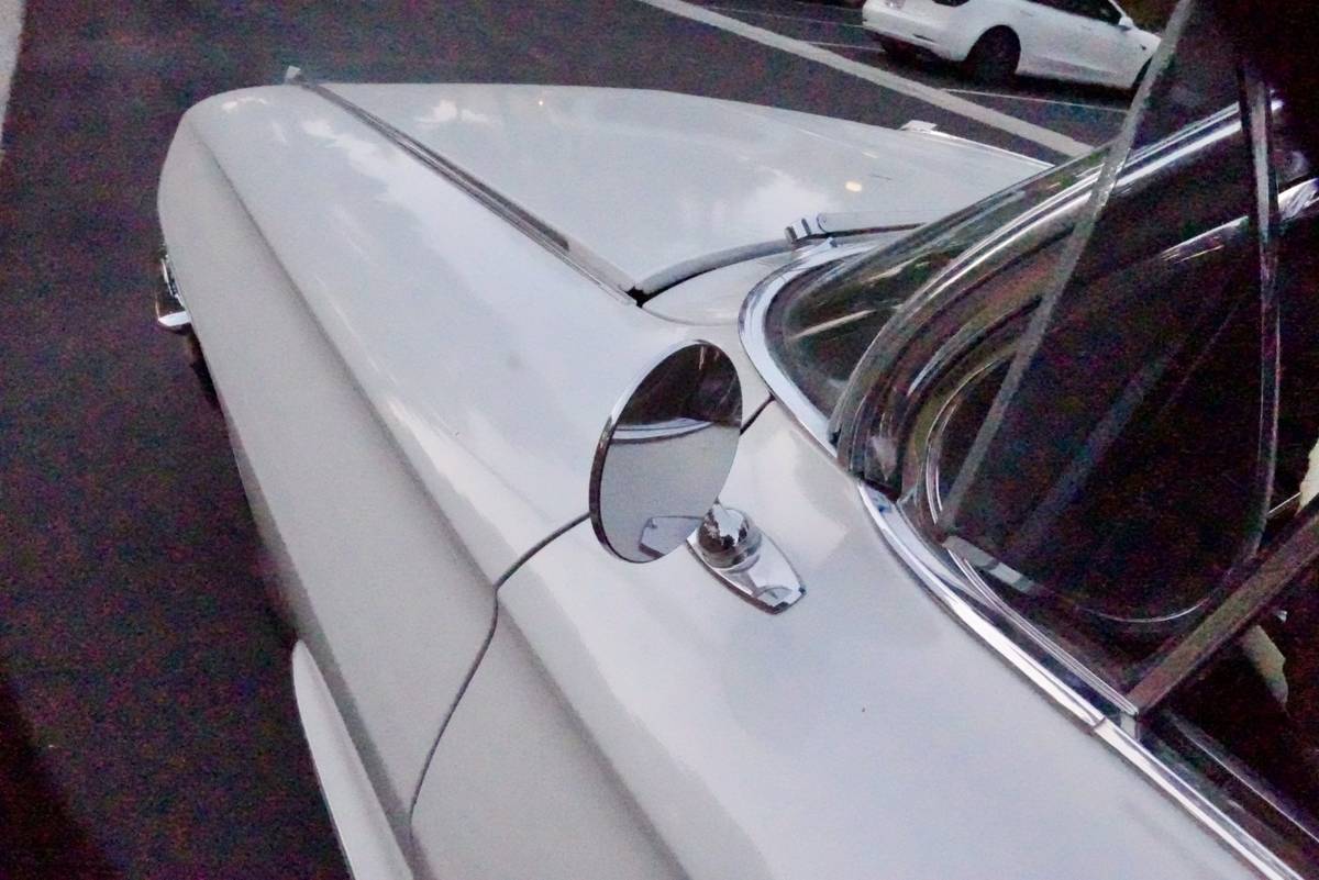 Cadillac-sedan-deville-1962-white-8