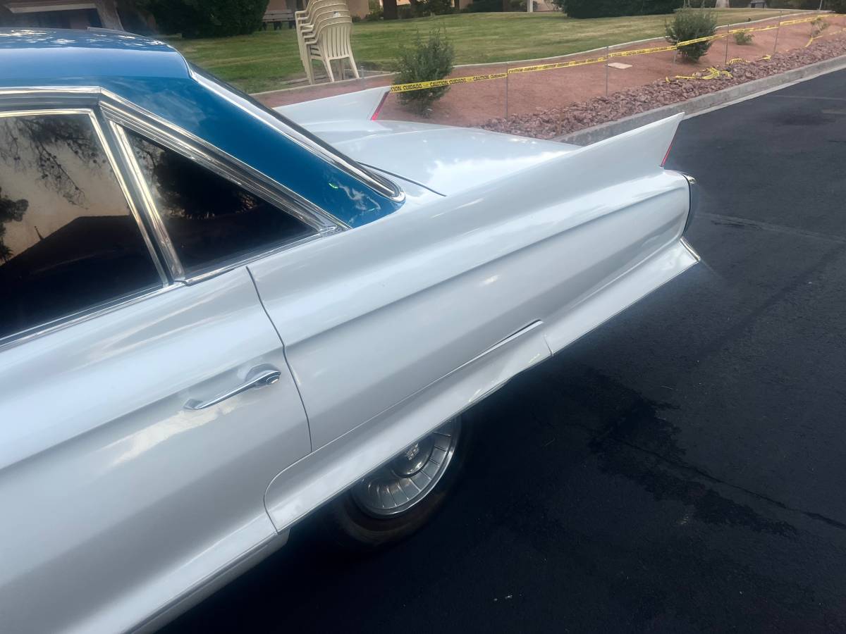 Cadillac-sedan-deville-1962-white-9