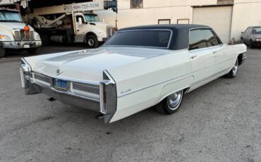 Cadillac-sedan-deville-1965-1