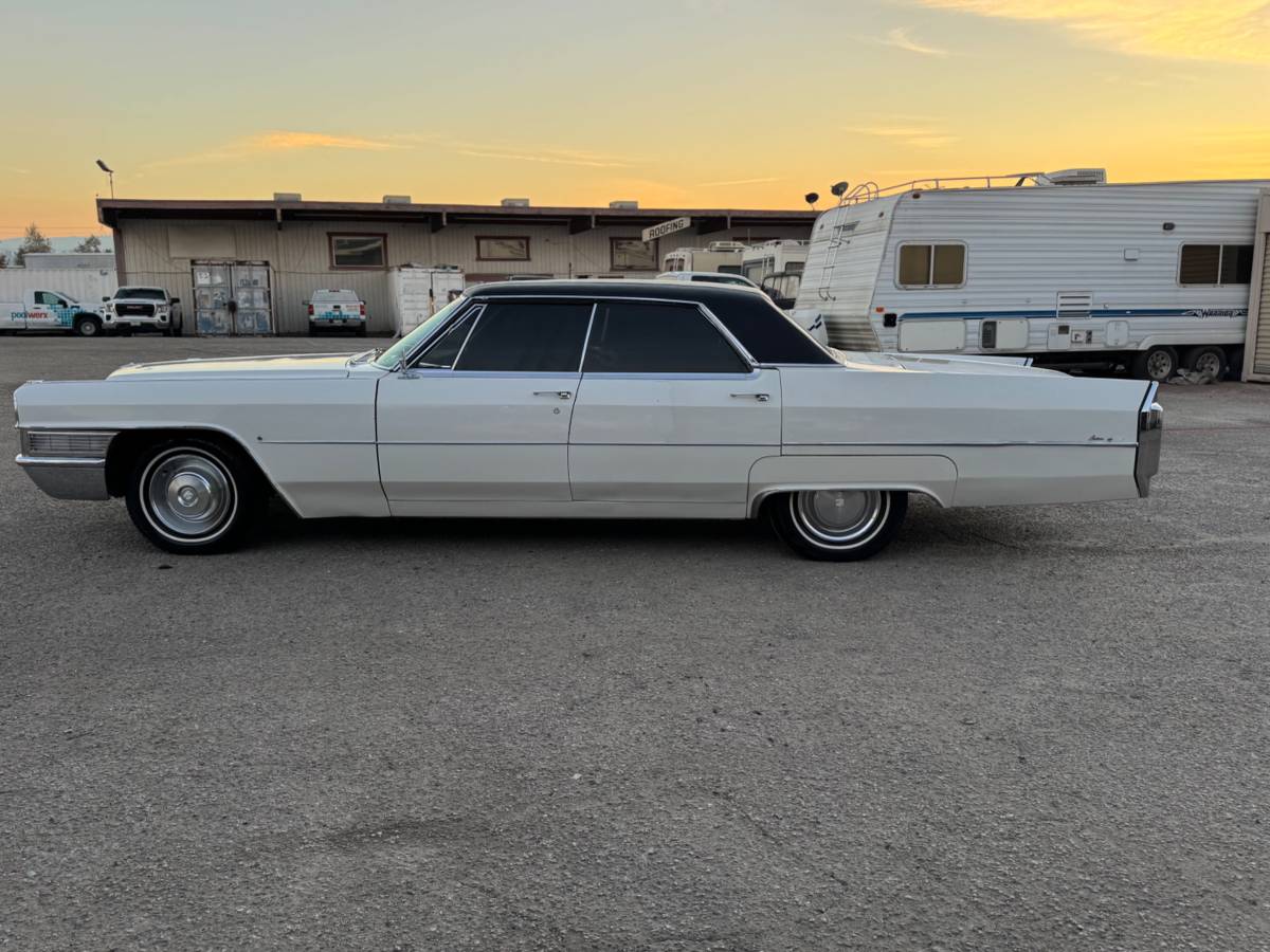 Cadillac-sedan-deville-1965-16