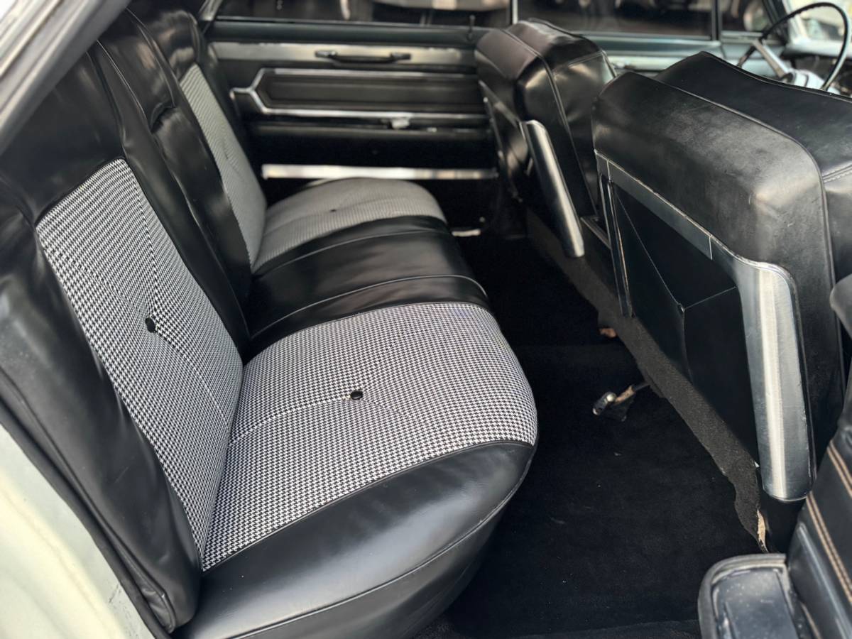 Cadillac-sedan-deville-1965-25