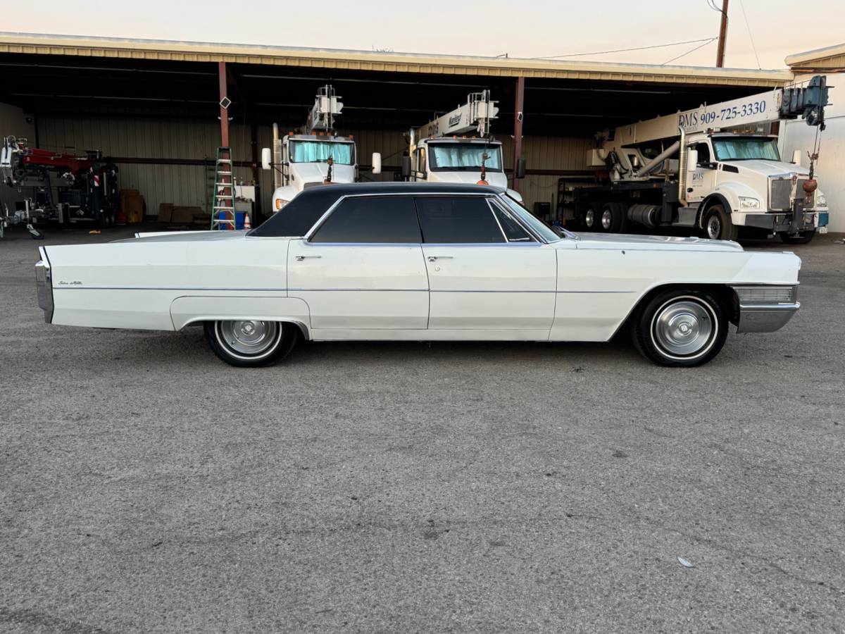 Cadillac-sedan-deville-1965