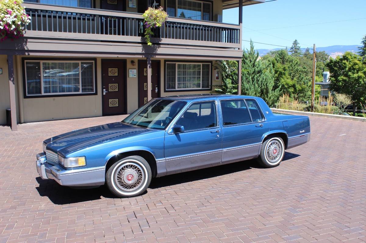 Cadillac-sedan-deville-1990-blue-1