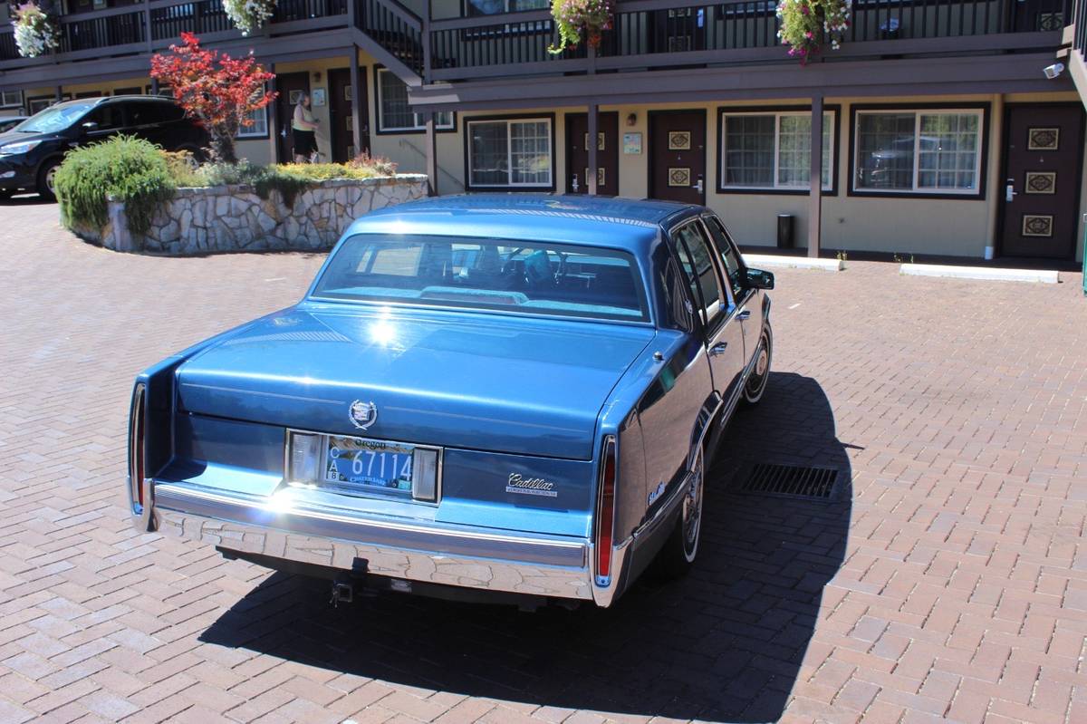 Cadillac-sedan-deville-1990-blue-11
