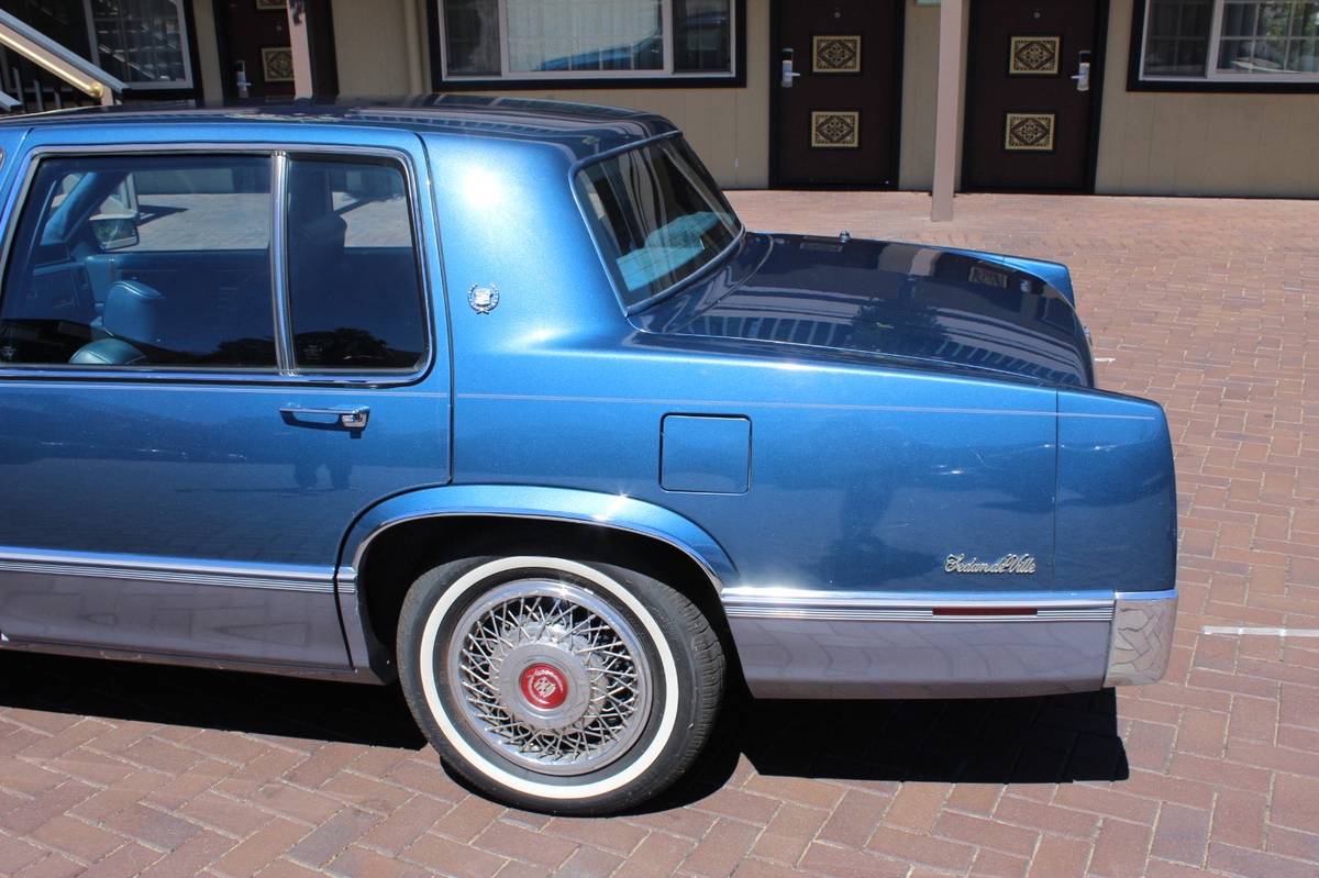 Cadillac-sedan-deville-1990-blue-13
