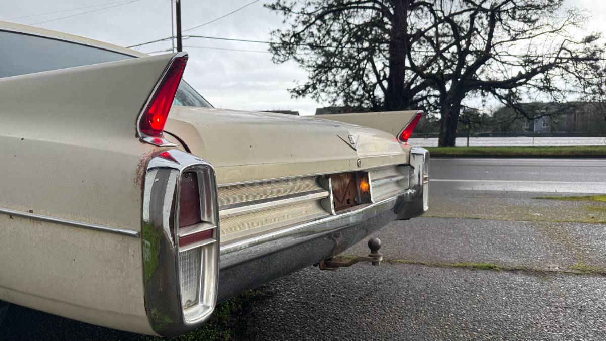 Cadillac-series-62-1963-white-12