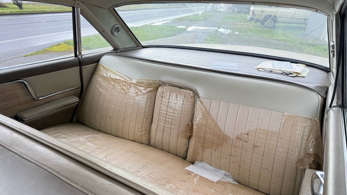 Cadillac-series-62-1963-white-14