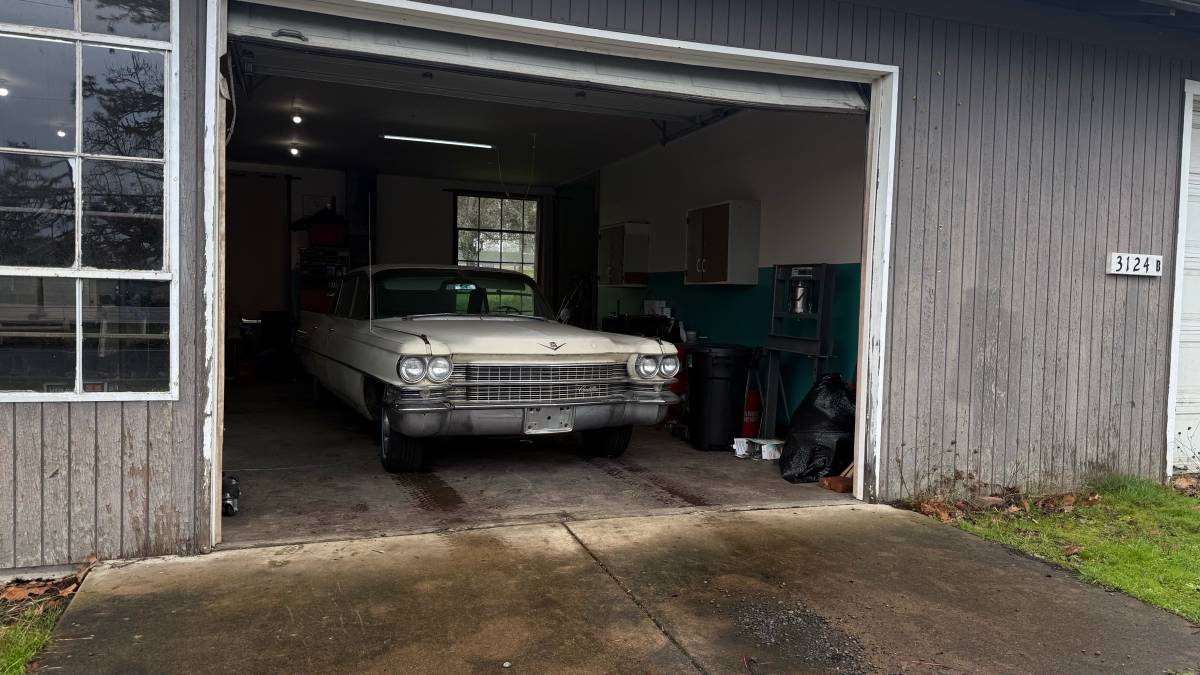 Cadillac-series-62-1963-white-5