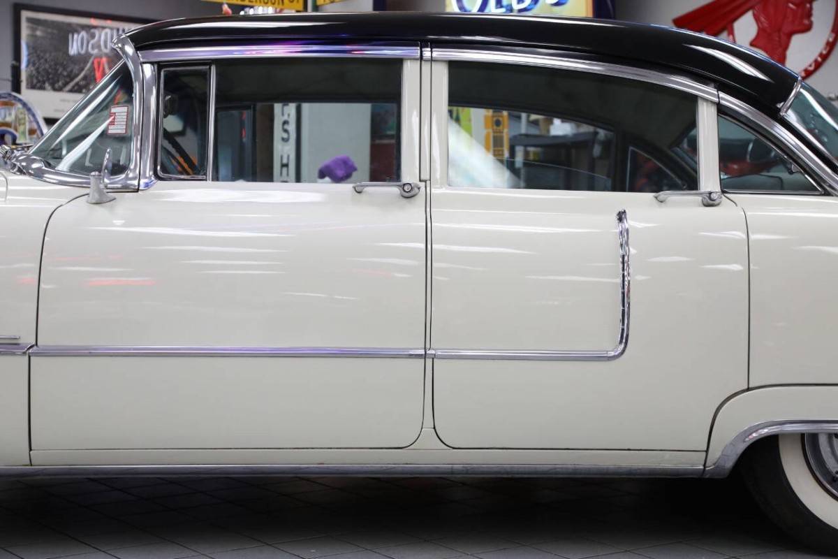 Cadillac-series-62-sedan-devill-1955-black-12