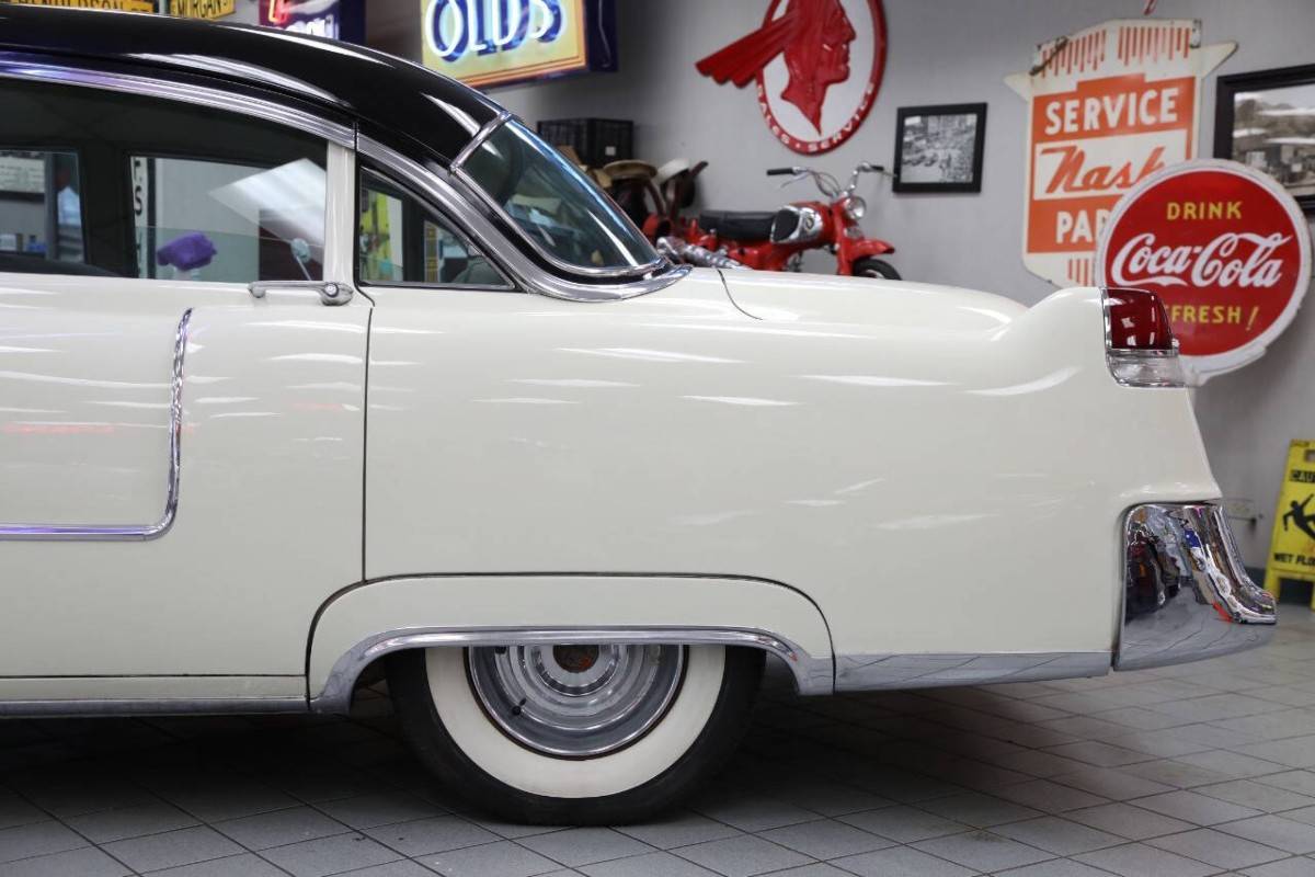 Cadillac-series-62-sedan-devill-1955-black-13