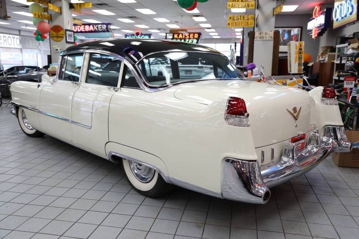 Cadillac-series-62-sedan-devill-1955-black-14