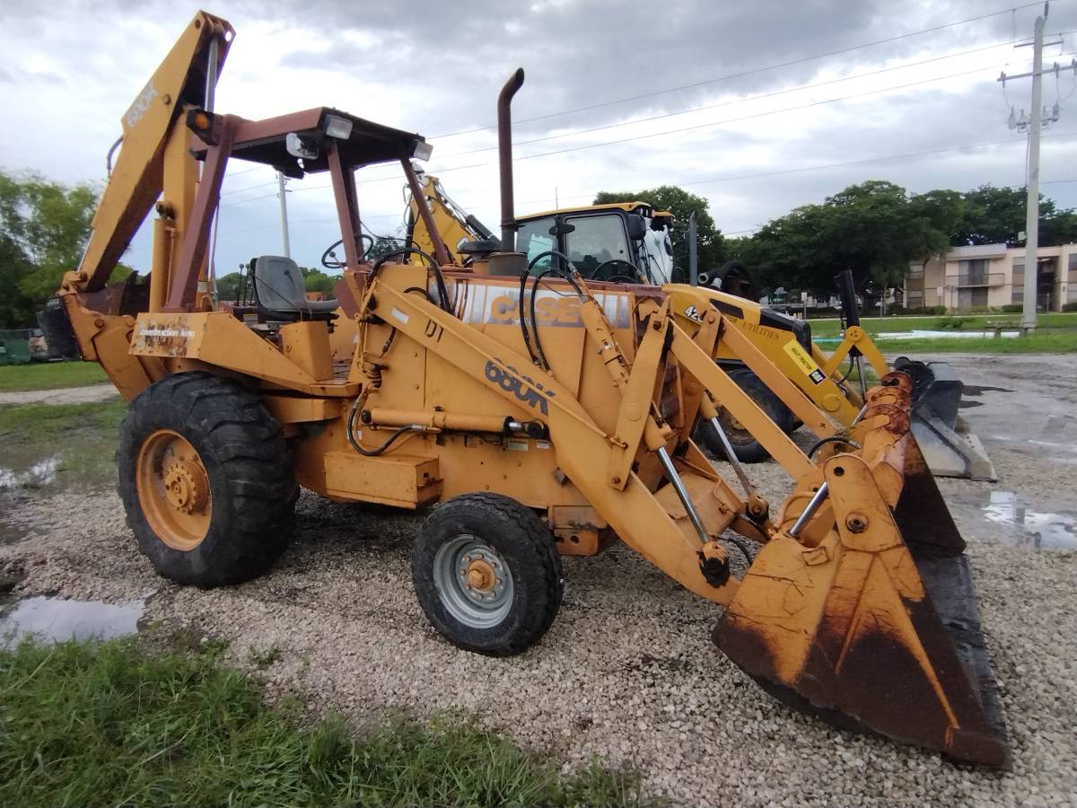 Case-680k-construction-king-diesel-1996-yellow-1