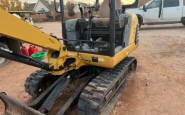 Cat-mni-excavator-diesel-1990-yellow-2
