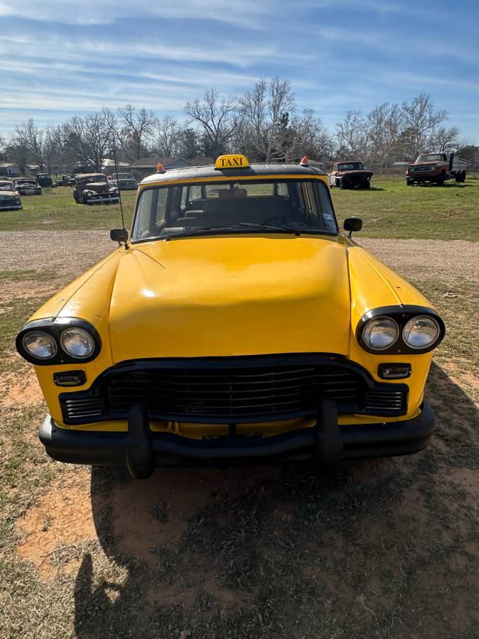 Checker-aero-bus-checker-convoy-1967-yellow-12