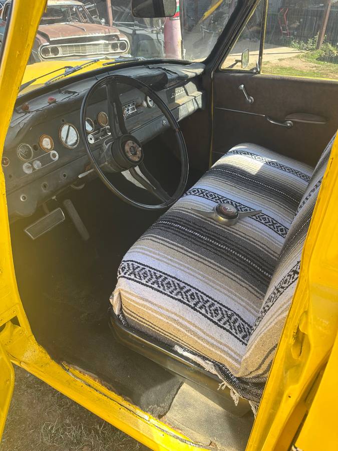 Checker-aero-bus-checker-convoy-1967-yellow-14