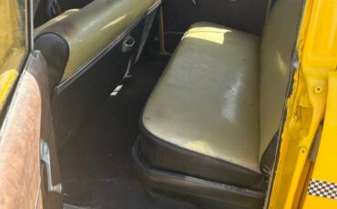 Checker-aero-bus-checker-convoy-1967-yellow-16