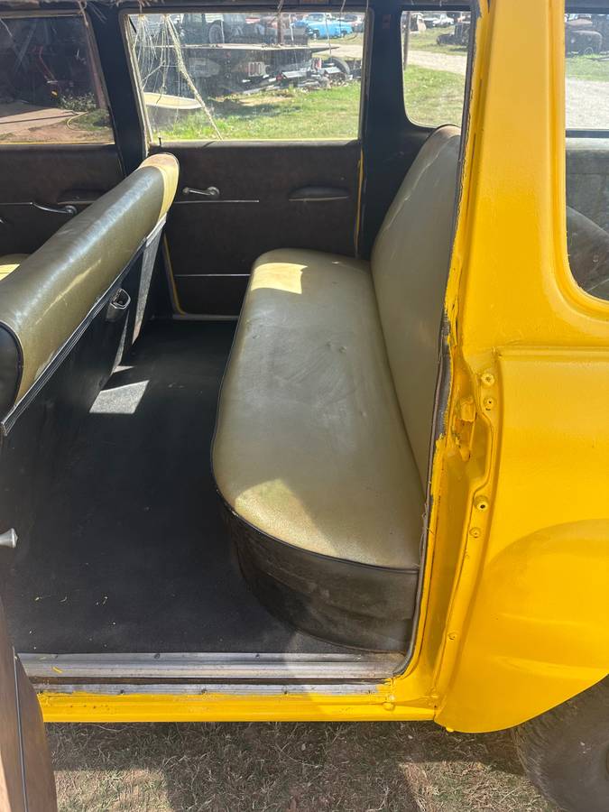 Checker-aero-bus-checker-convoy-1967-yellow-17