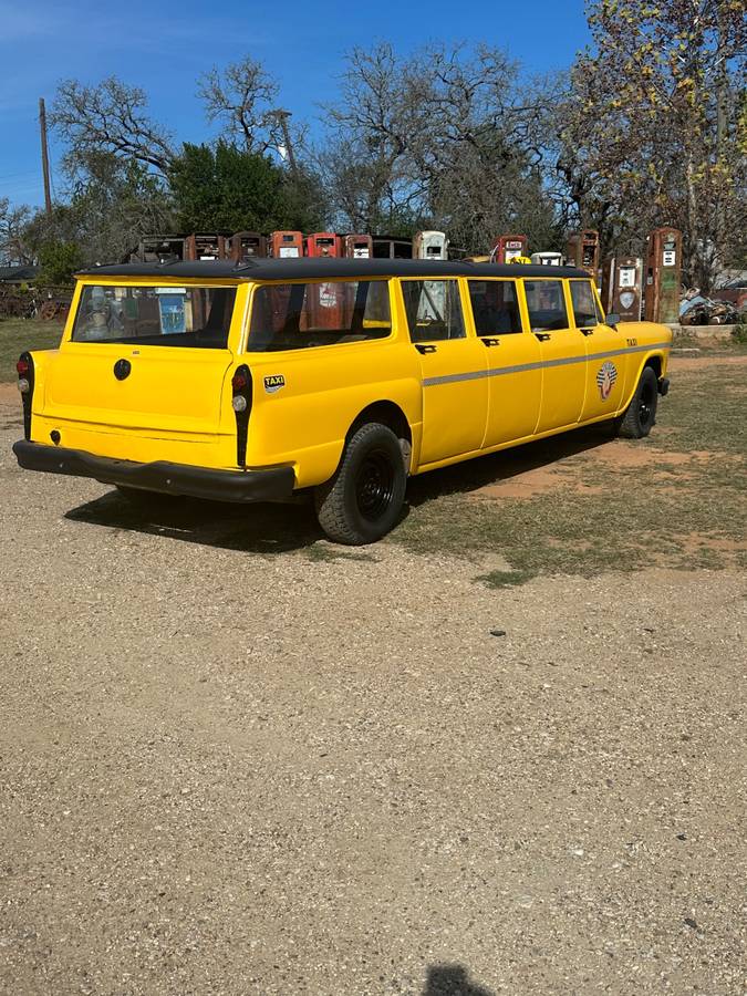 Checker-aero-bus-checker-convoy-1967-yellow-2