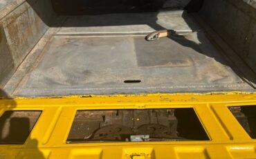 Checker-aero-bus-checker-convoy-1967-yellow-3