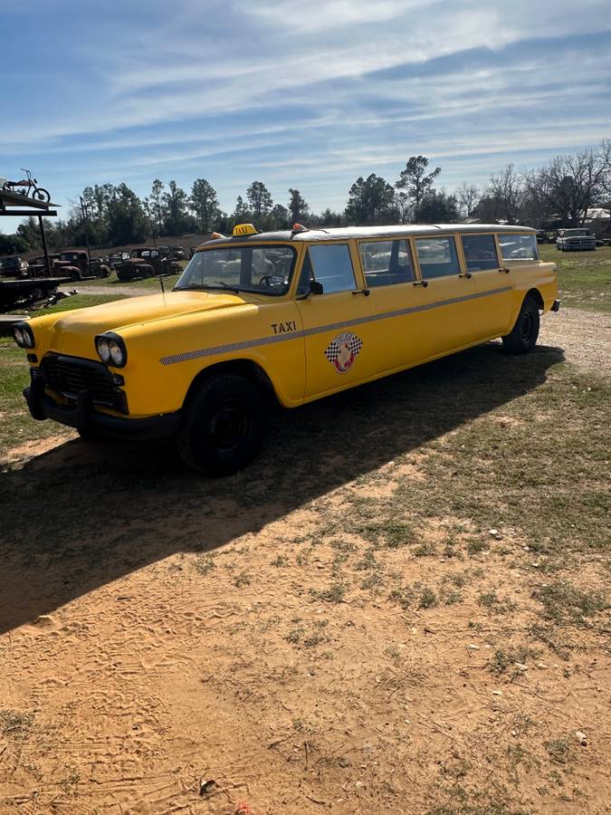 Checker-aero-bus-checker-convoy-1967-yellow-4