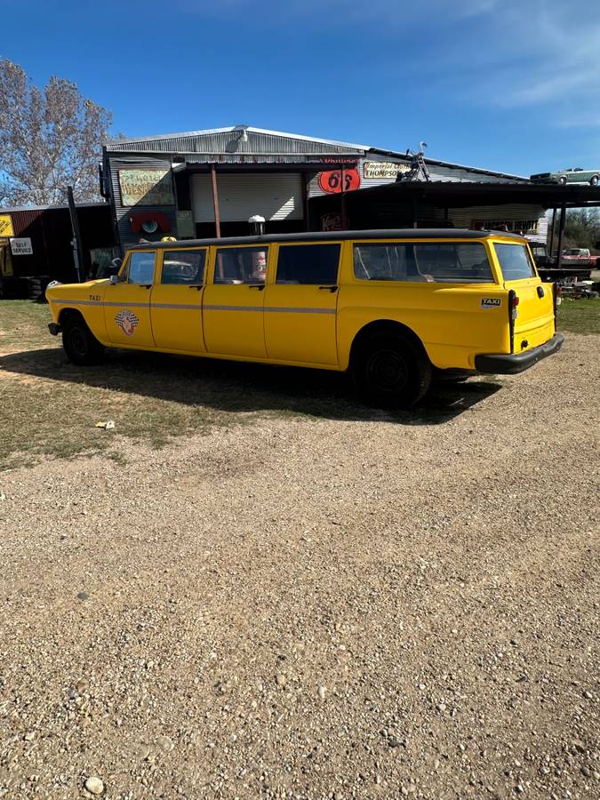 Checker-aero-bus-checker-convoy-1967-yellow-5
