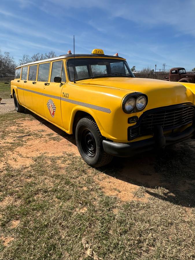 Checker-aero-bus-checker-convoy-1967-yellow-7