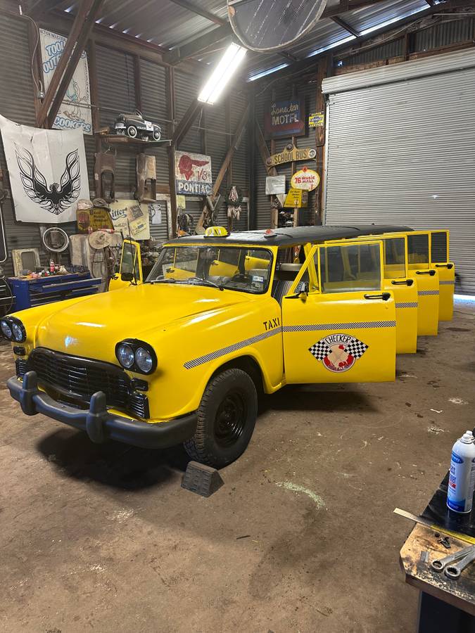 Checker-aero-bus-checker-convoy-1967-yellow-9